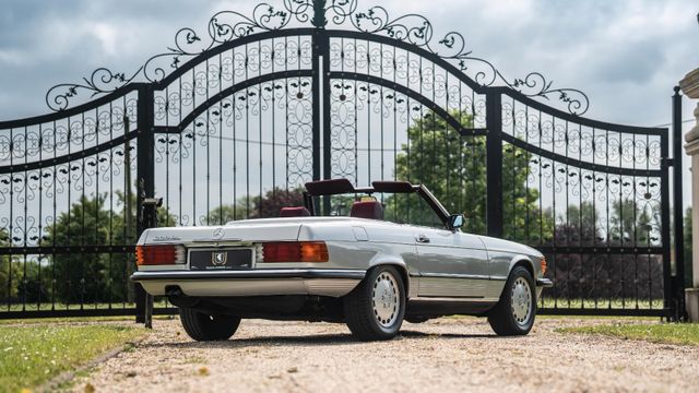 Fahrzeugabbildung Mercedes-Benz SL 300/Deutsch/2. Hand/Sammlerfahrzeug