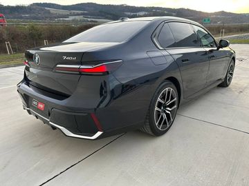 BMW 740 - 5