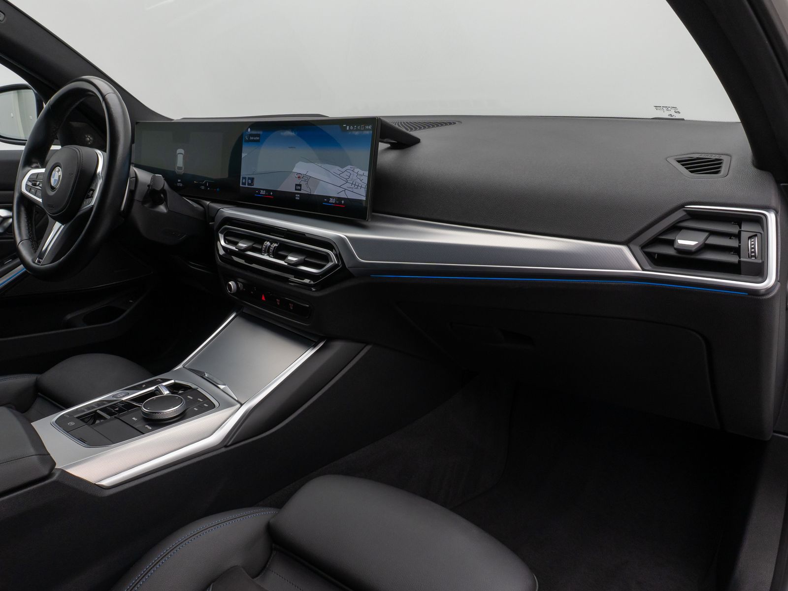 Fahrzeugabbildung BMW 320d xD M Sport Pro Kamera HUD DAB H/K AHK Komfo