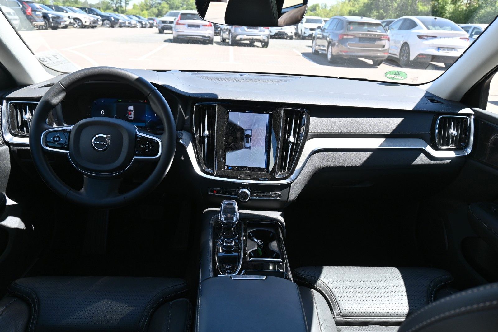 Fahrzeugabbildung Volvo V60 T8 PHEV Ultimate Dark AWD*360°*HUD*AHK*