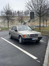 Mercedes-Benz 190 2.0D - Automatik Limousine - Mercedes-Benz 190 mit Diesel-Antrieb: Automatik