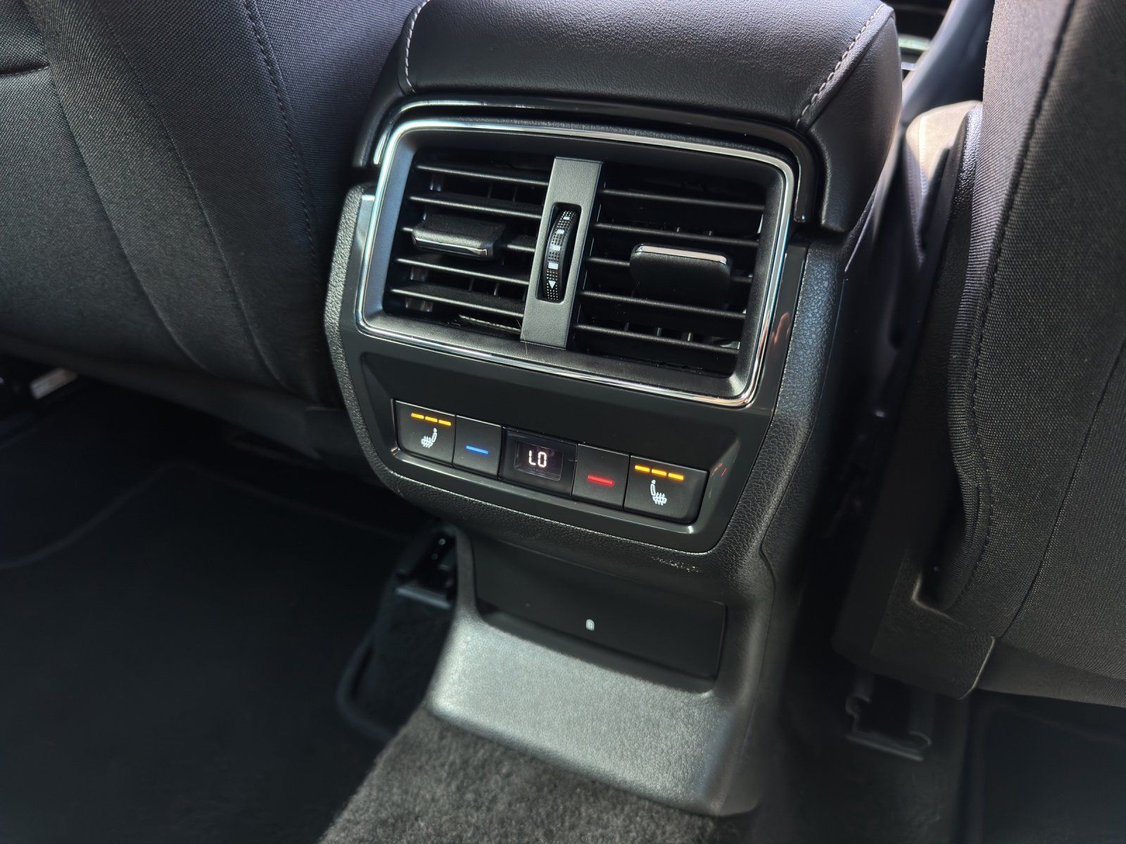 Fahrzeugabbildung SKODA Karoq 1.5 TSI DSG Style/KAMERA/VIRTUAL/ACC/STHZG