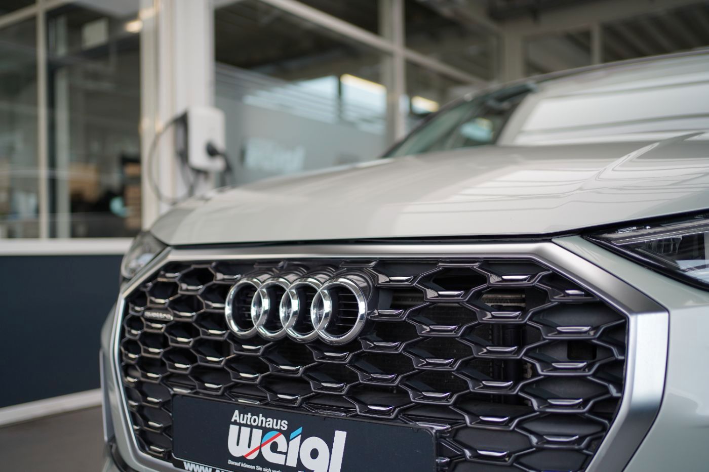 Fahrzeugabbildung Audi Q3 40 TFSI quattro S Line +Komfortzugang+LED+AHK