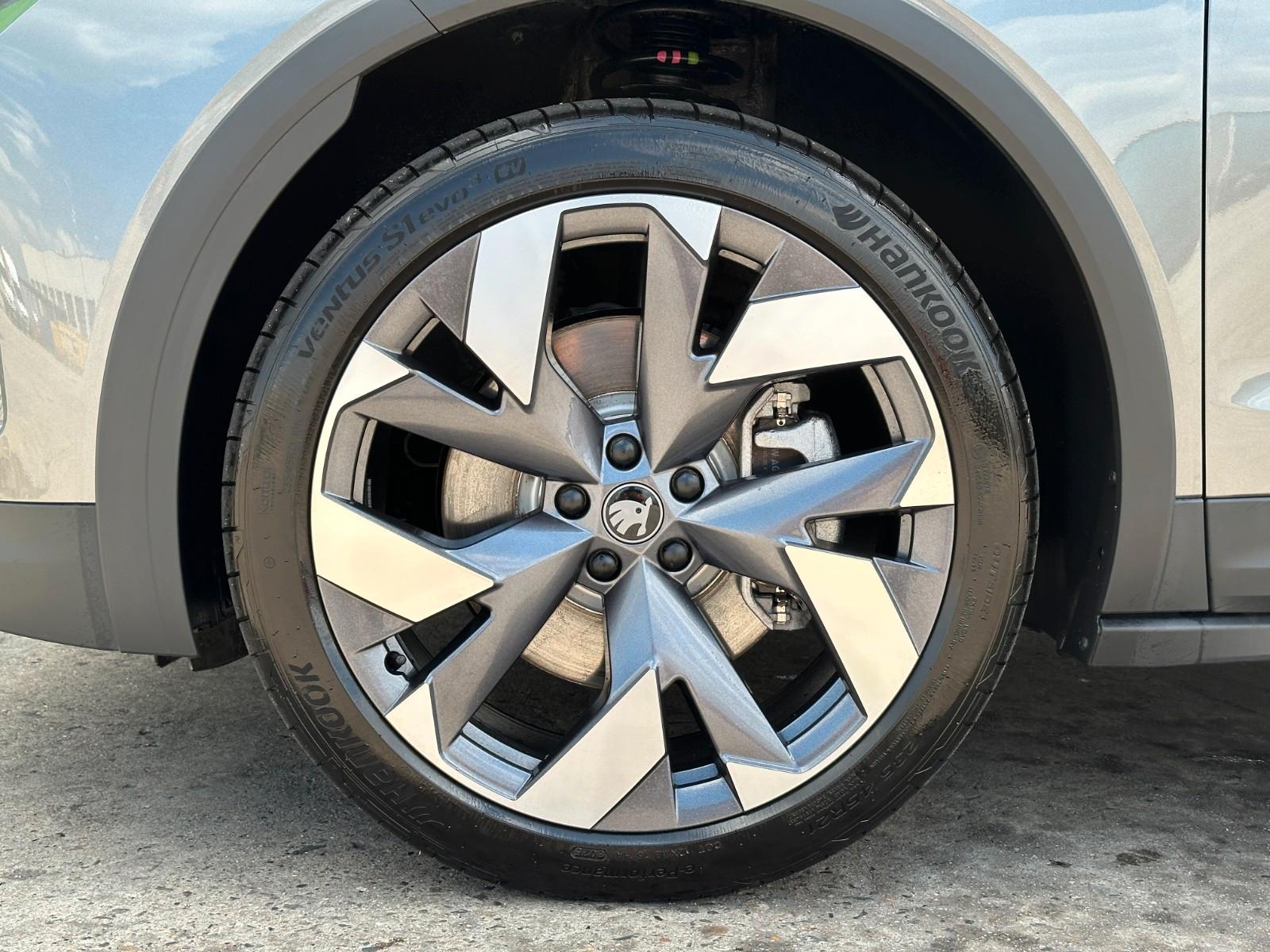 Skoda RS 340PS 4x4 NAVI Wär.Pumpe DCC eHK LM21"AHK