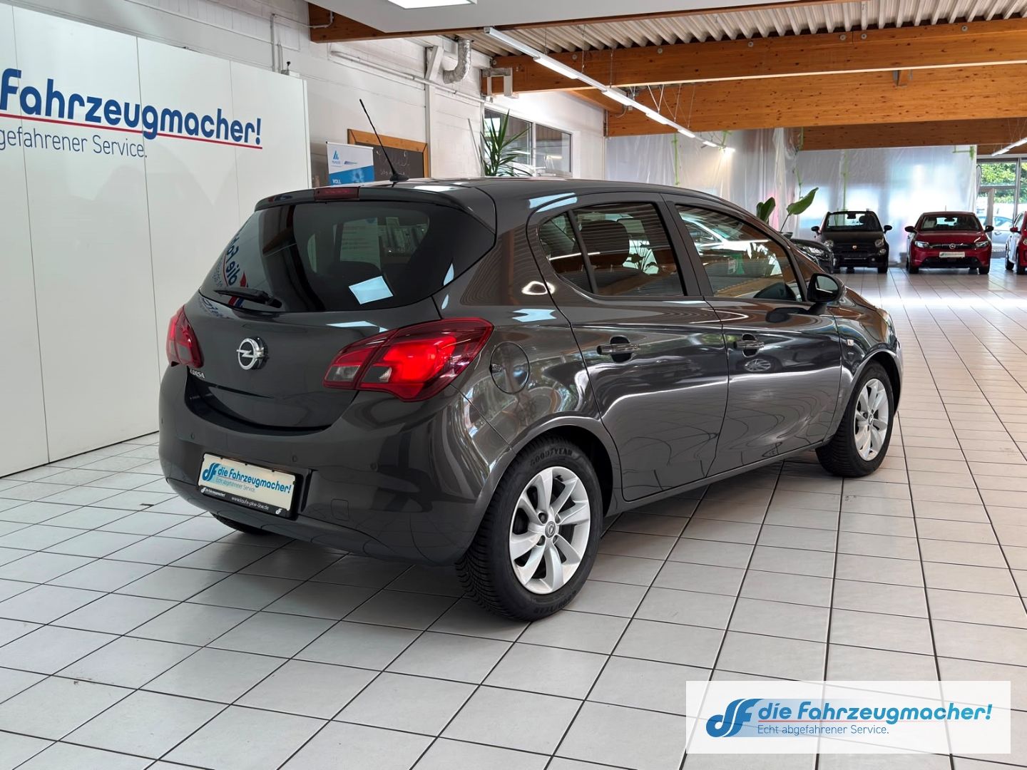 Fahrzeugabbildung Opel Corsa E drive Automati SHZ LenkradH Temp PDC Ber