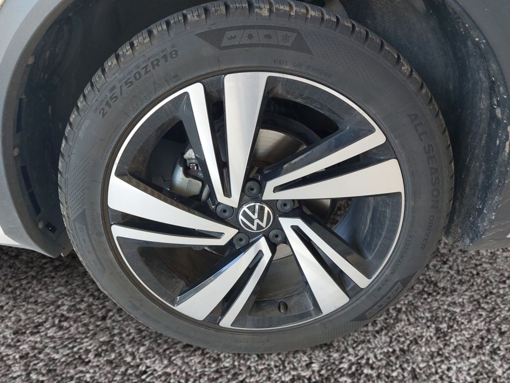 Fahrzeugabbildung Volkswagen T-Roc 1.5 TSI DSG R-Line AHZV LED ACC