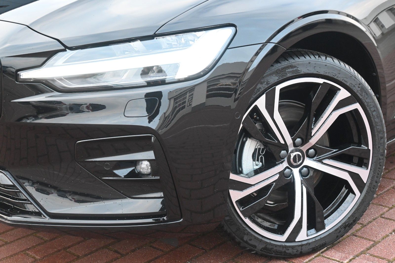 Fahrzeugabbildung Volvo S60 B4 B DSG Plus Dark*STHZG*360°*PANO*ACC*AHK