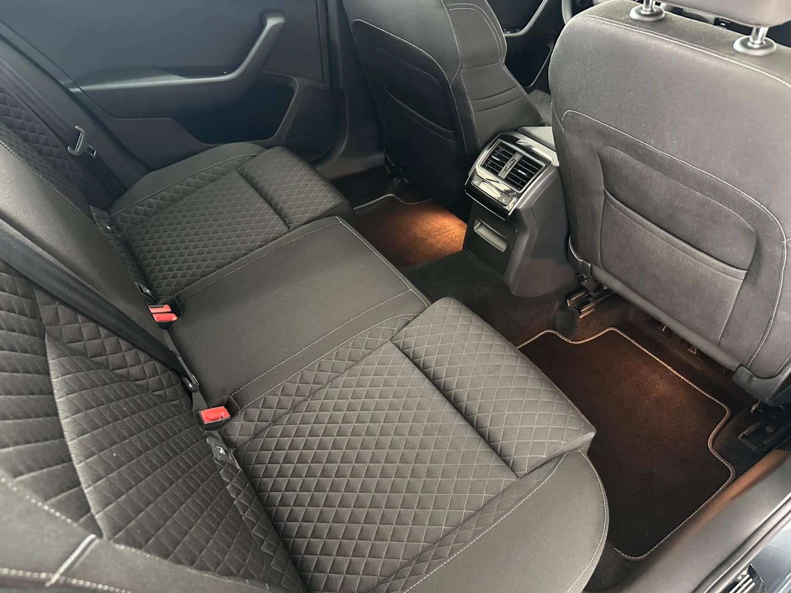 Skoda Superb Combi Style 4x4 PDC Tempo SHZ Kamera DAB foto 14