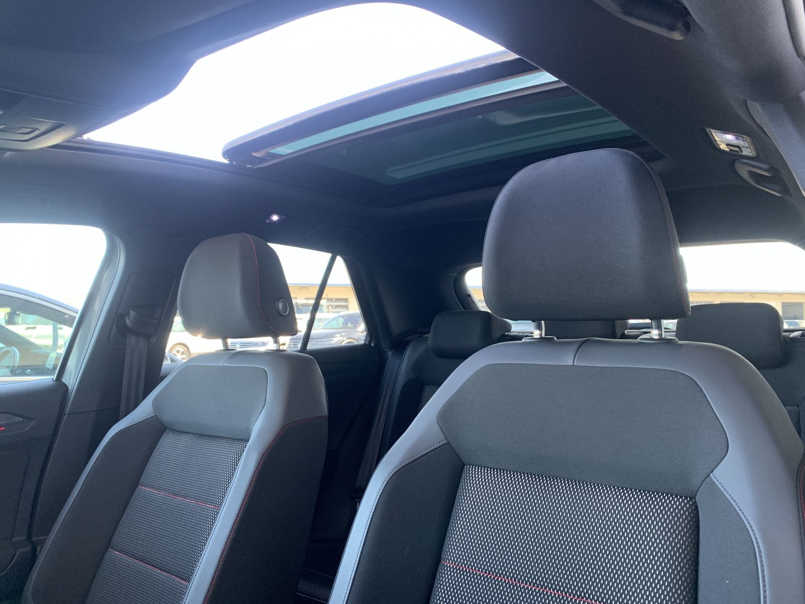Fahrzeugabbildung Volkswagen T-Roc 1.5 TSI*Sport*LED*Pano*Acc*Lane*Navi*