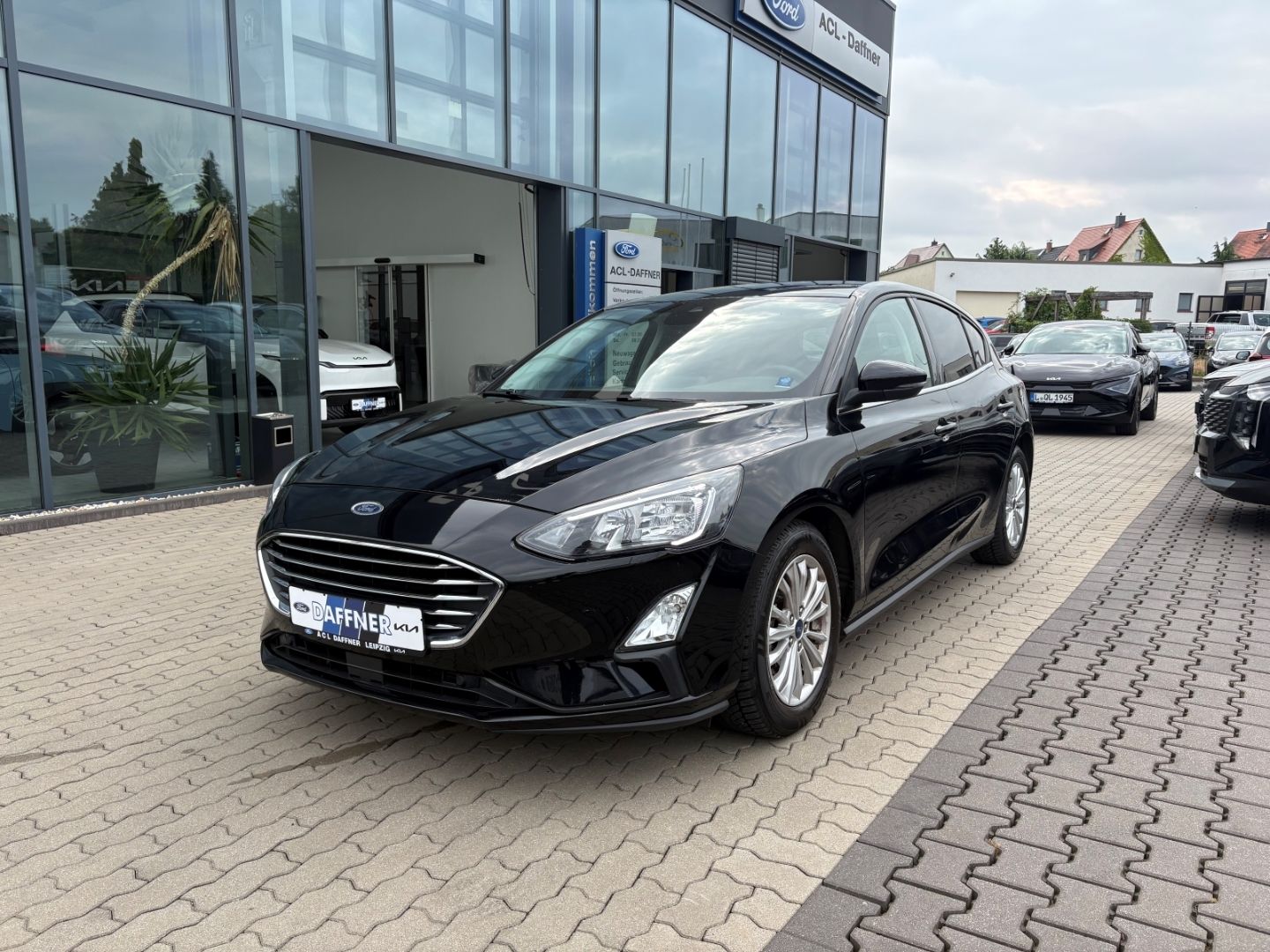 Fahrzeugabbildung Ford Focus Titanium Kamera Schiebedach LED SHZ PDC