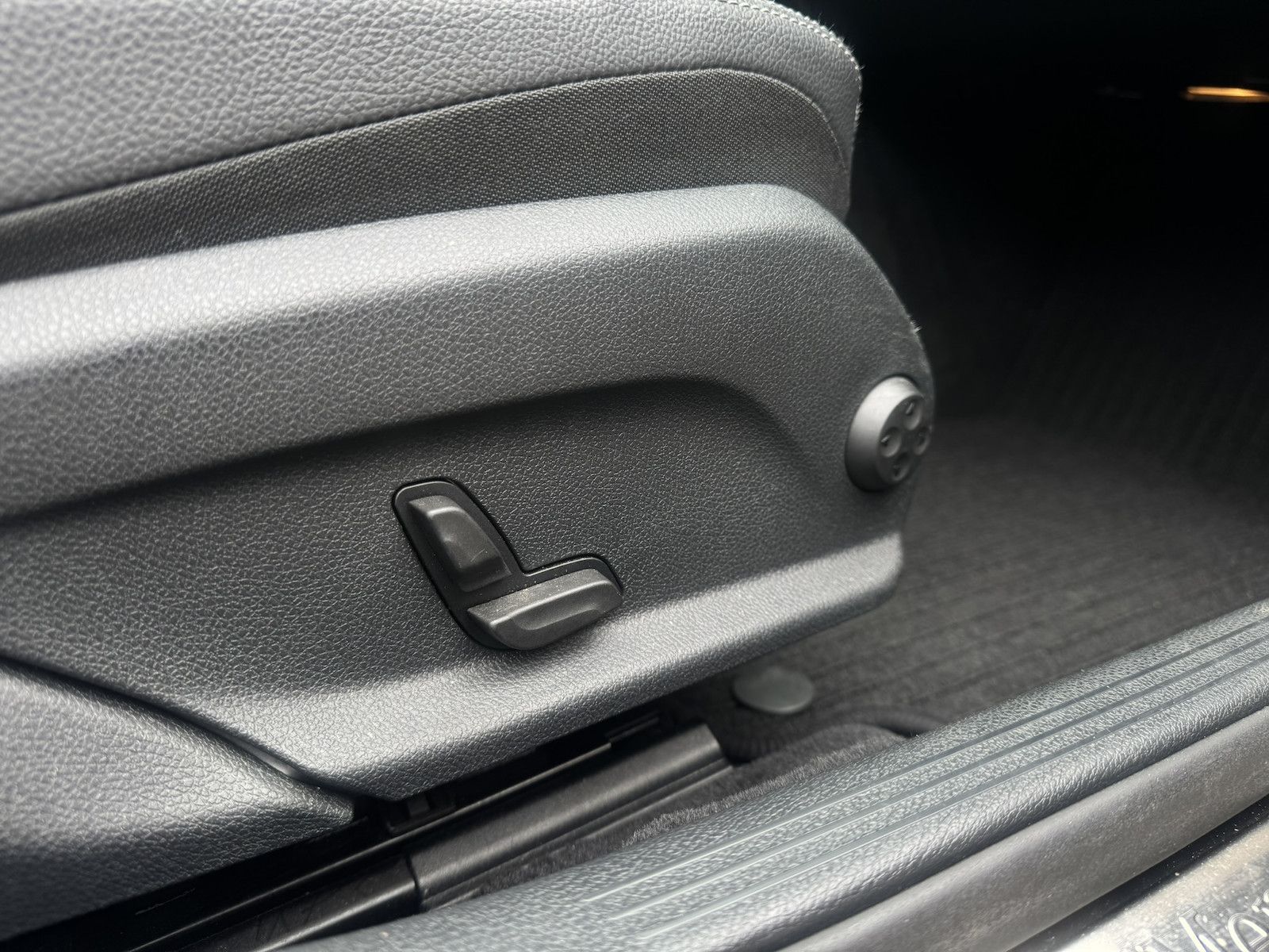 Mercedes-Benz C 220 d 4 MATIC T- MODELL/KAMERA/AHK/NAVI/1.HAND foto 24