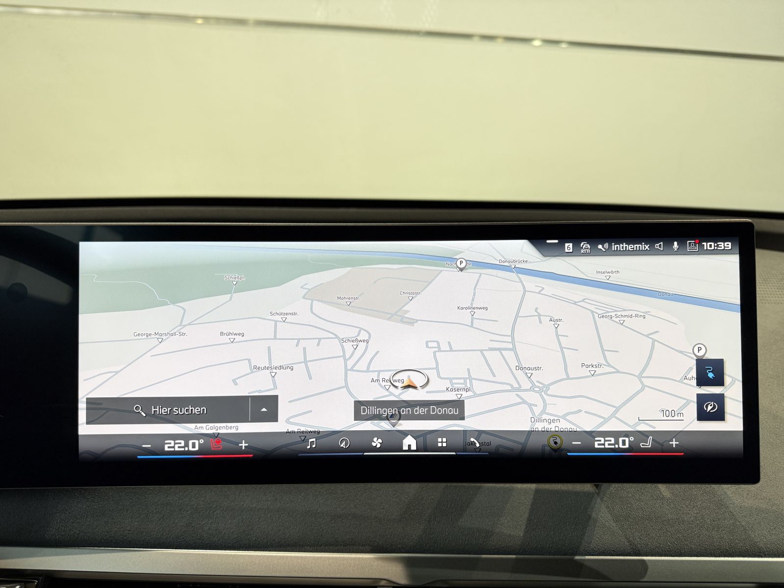 Fahrzeugabbildung BMW iX M70 | B&W| Panorama-Glasdach| Sitzbelüftung v