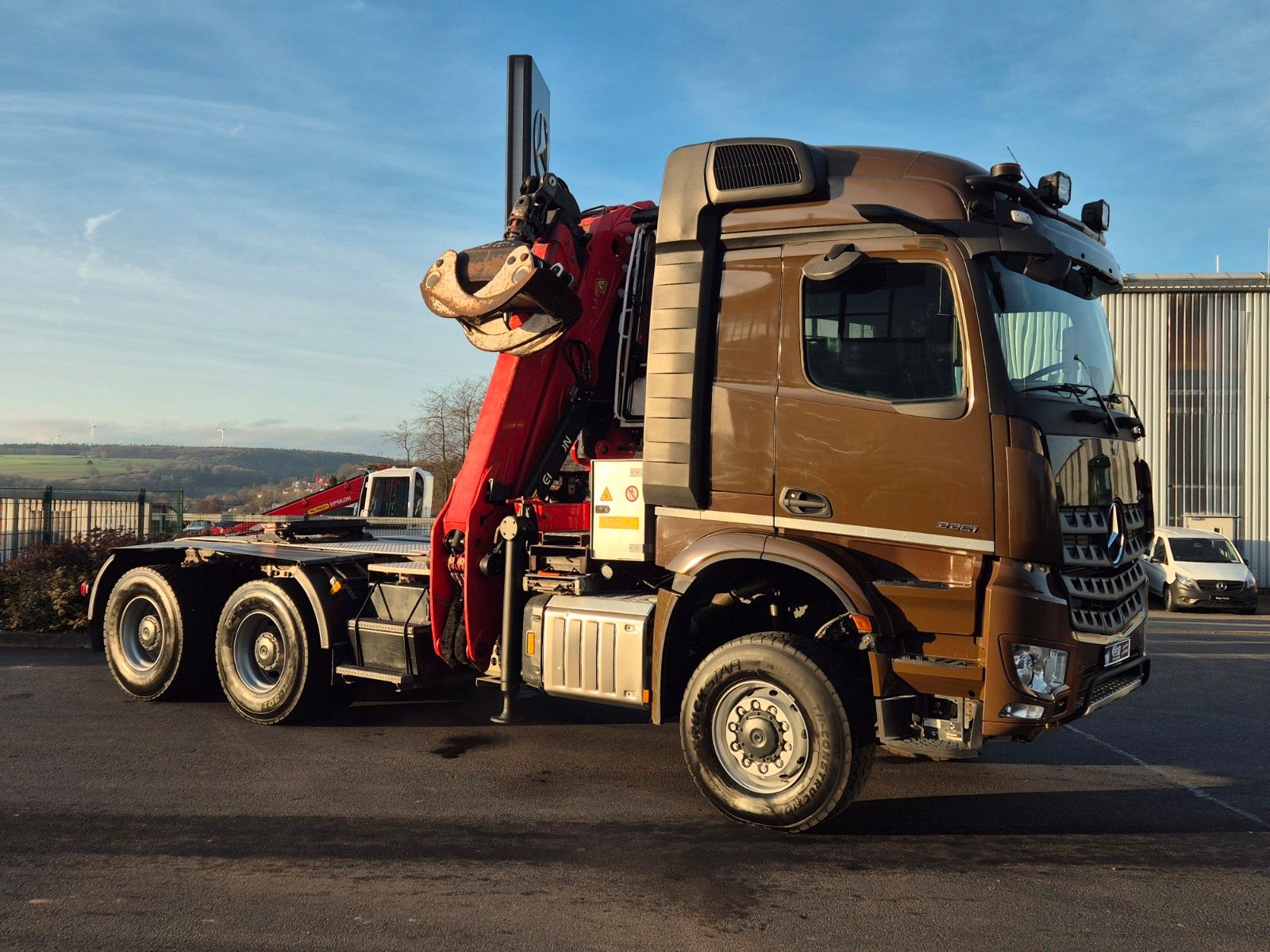 Fahrzeugabbildung Mercedes-Benz Arocs 3351 LS 6x6 Palfinger S260Z96 Y Crane