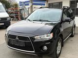 Mitsubishi Outlander 4WD AUT*LEDER*NAVI*R-KAMERA*7-SITZER* - gebrauchte Mitsubishi Outlander aus dem Jahr 2012