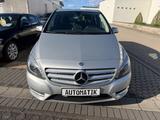 Mercedes-Benz B220 4Matic *Automatik*Leder*Navi*RFK*AHK*LED - Mercedes-Benz B 220 mit Benzin-Antrieb: Limousine, Automatik