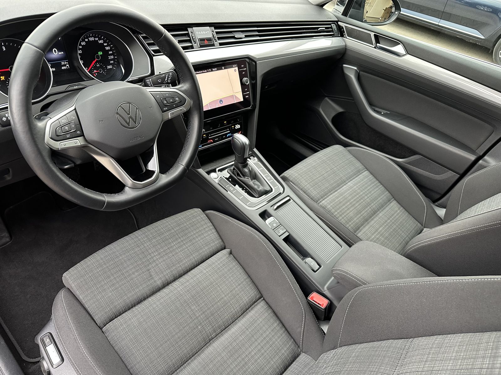 Fahrzeugabbildung Volkswagen Passat Variant 2.0 TDI DSG Business NAV+LED+KAM