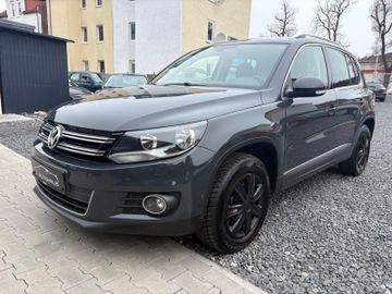 Volkswagen Tiguan - 1