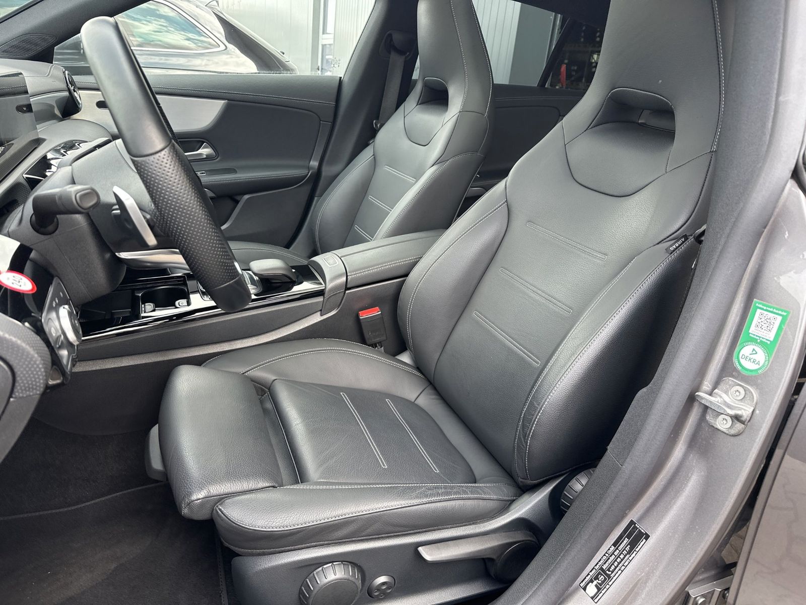 Fahrzeugabbildung Mercedes-Benz CLA 200 Shooting Brake 4M AMG-Line NAV+LED+360°
