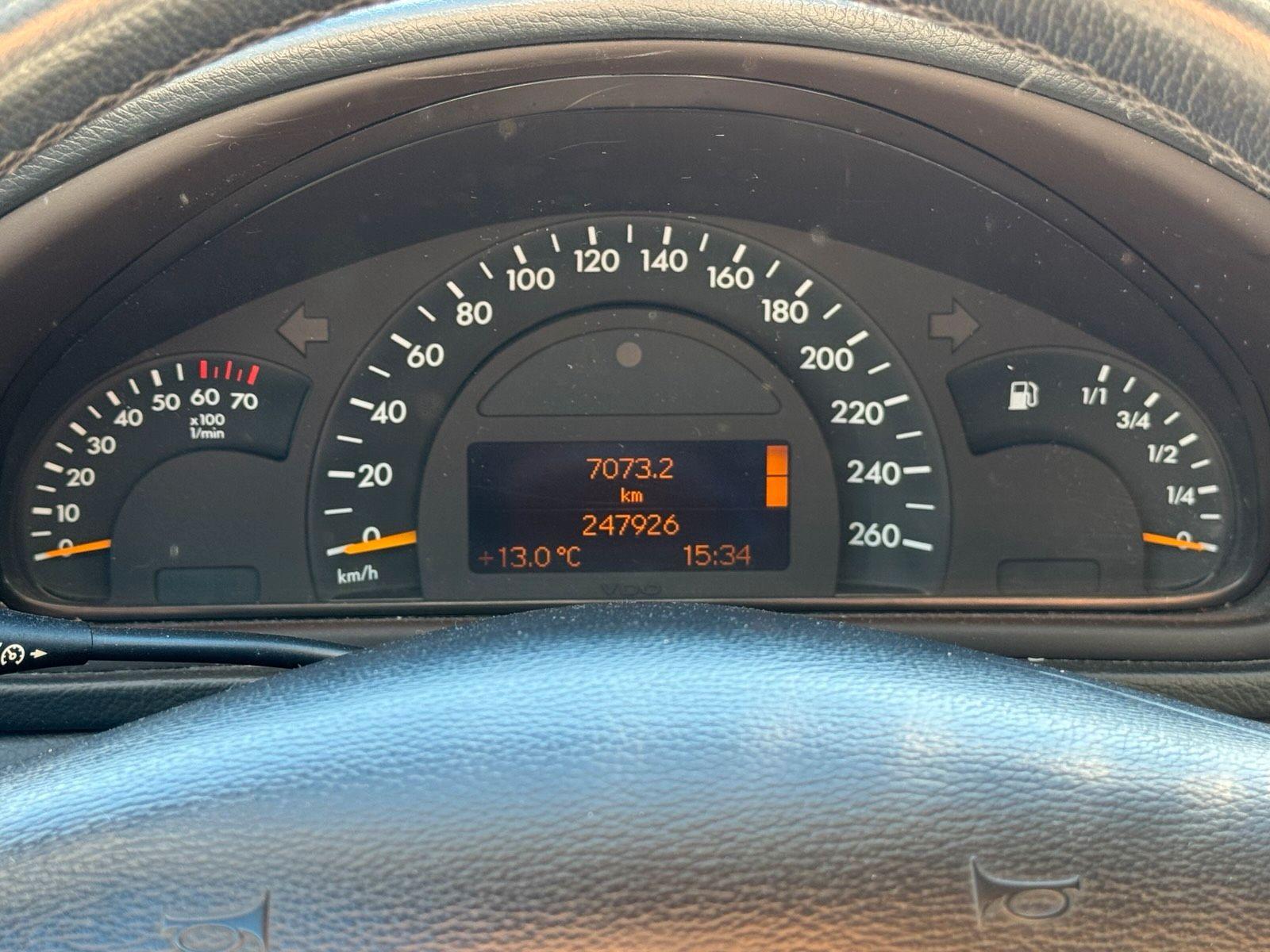Mercedes-Benz C180 2004 — photo 9