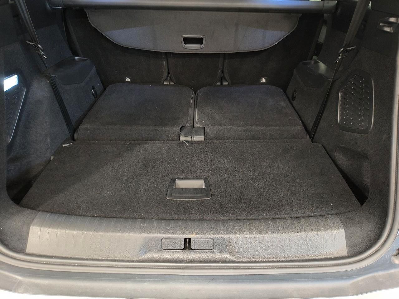 Fahrzeugabbildung Peugeot 5008 Hybrid 145 ALLURE DSC 7-SITZ NAVI/KAMERA/SH