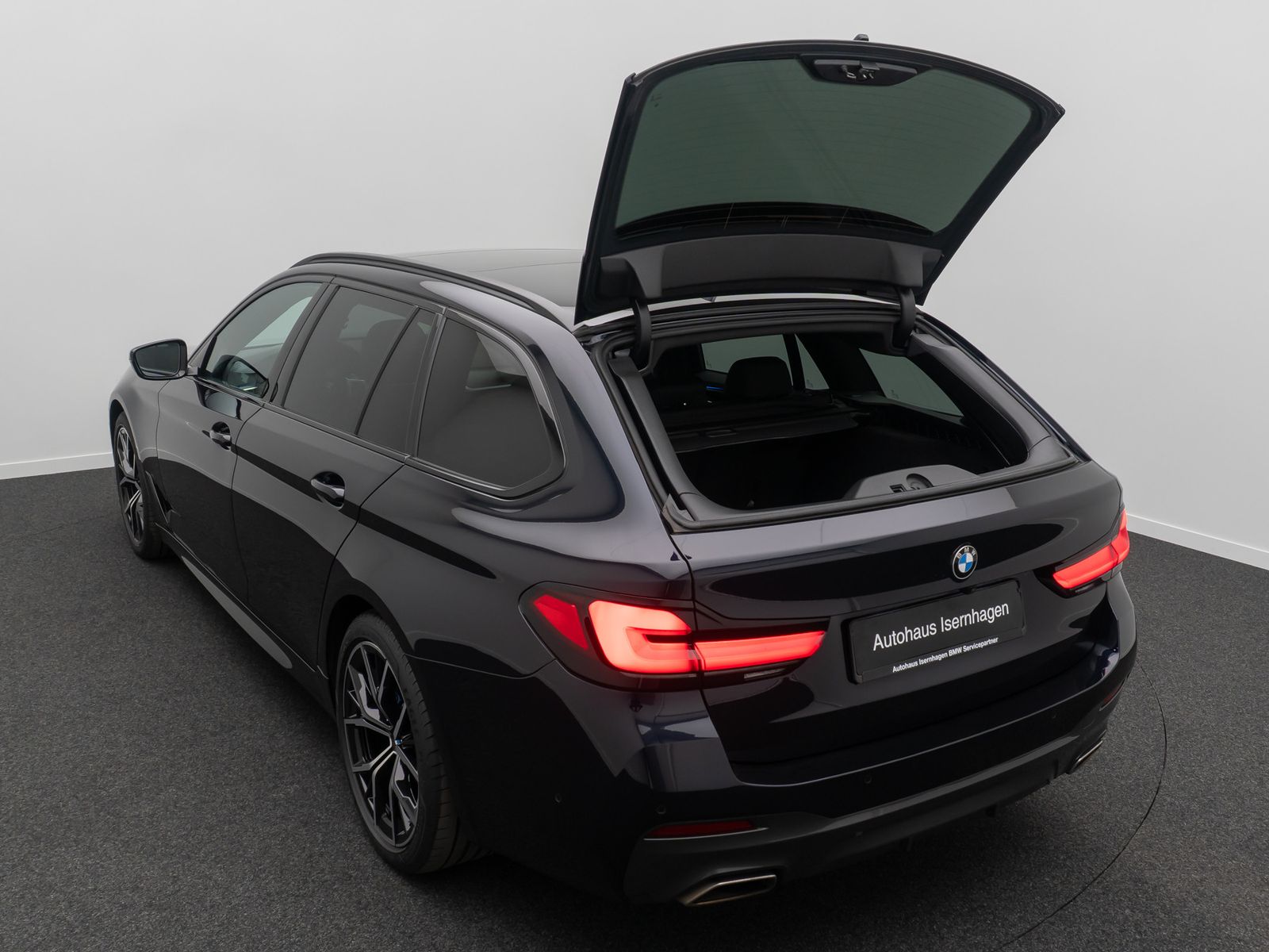 Fahrzeugabbildung BMW 530d  M Sport HUD DAB 4*Klima Laser Kamera Pano