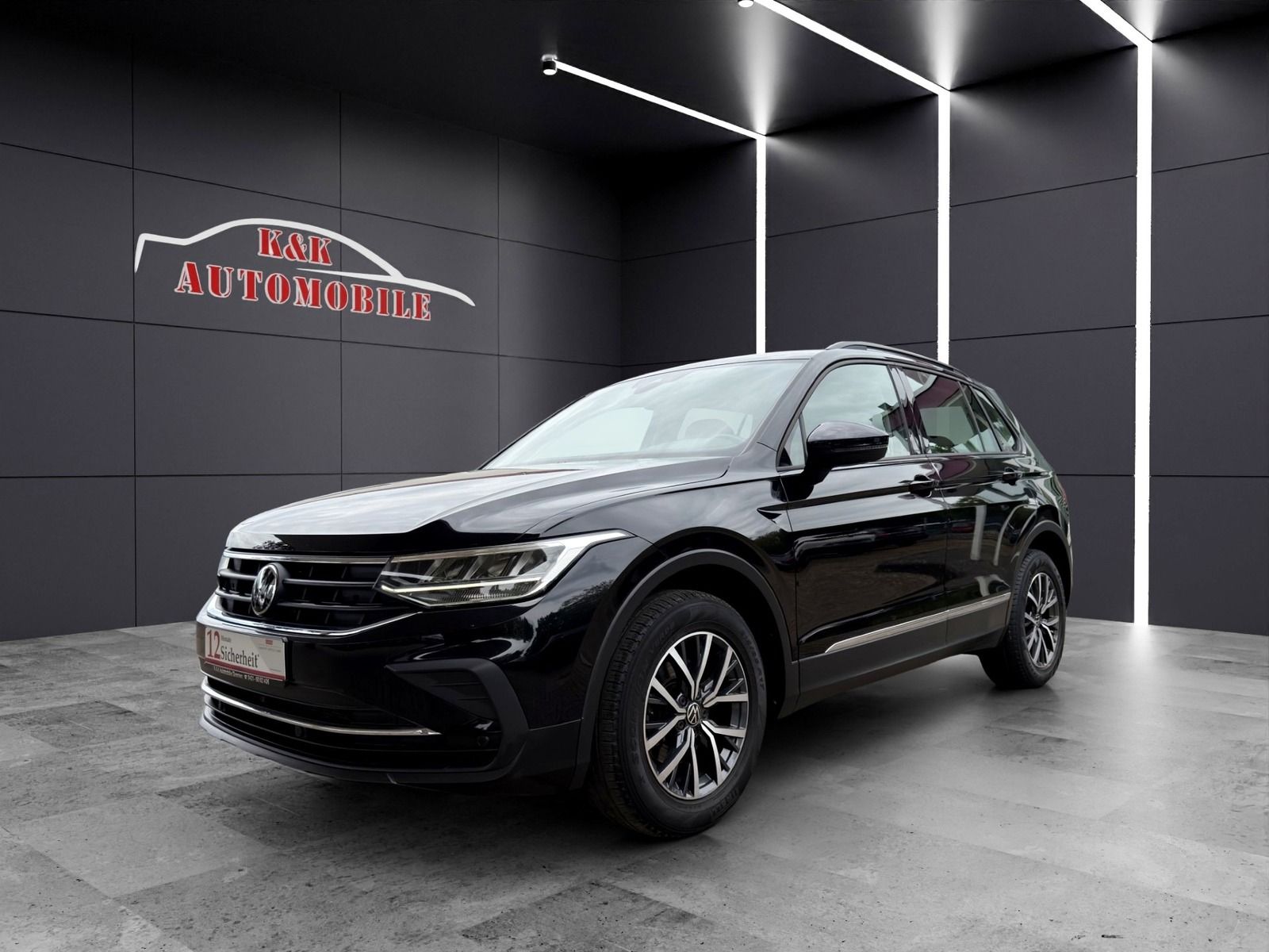 Volkswagen Tiguan - 1