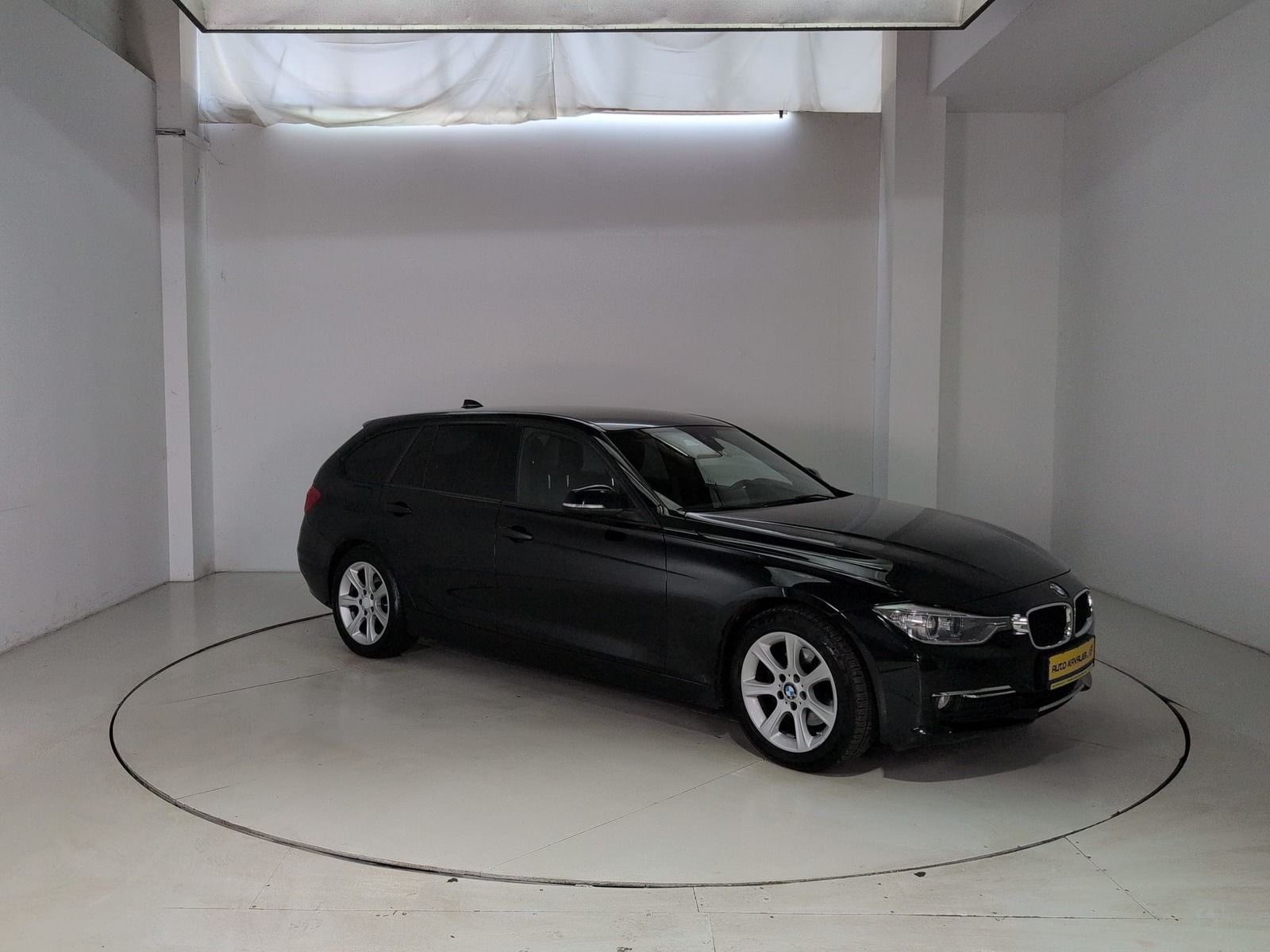Fahrzeugabbildung BMW 320 d Touring xDrive * Leder * Bi- Xenon