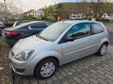 Ford Fiesta 1.3/*Tüv neu*/Garagenwagen/wenig km