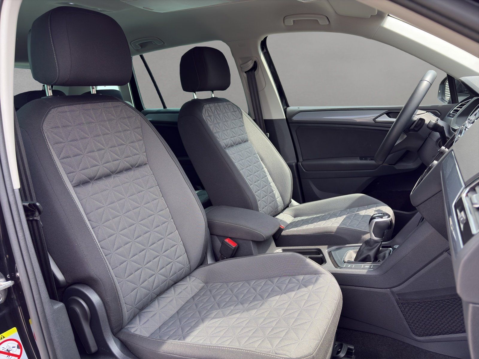 Fahrzeugabbildung Volkswagen Tiguan 1.5 TSI DSG/ACC/AHK/LED/NAVI/KAMERA/SHZ/