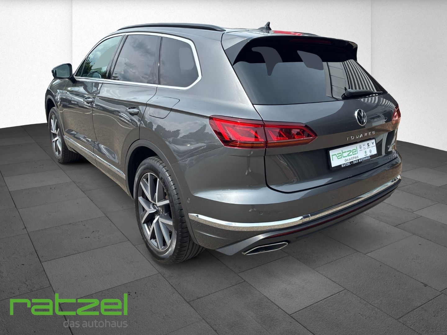 Fahrzeugabbildung Volkswagen Touareg 3.0 TSI V6 eHybrid 4MOTION Elegance AHK-