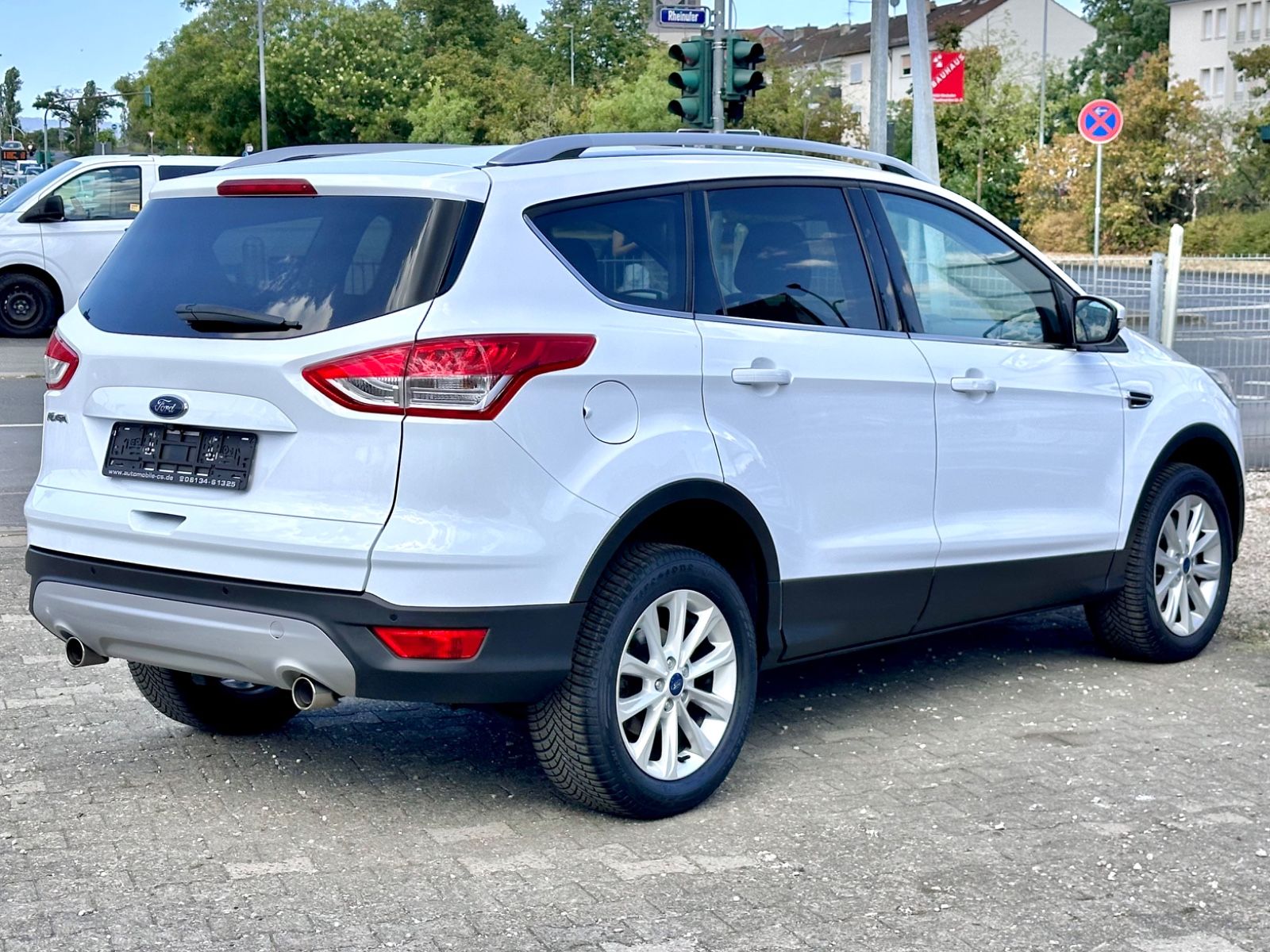 Fahrzeugabbildung Ford Kuga 2.0TDCI Titanium 4x4 *Autom.+Navi+Kamera*