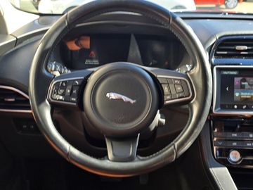 Jaguar F-Pace - 12