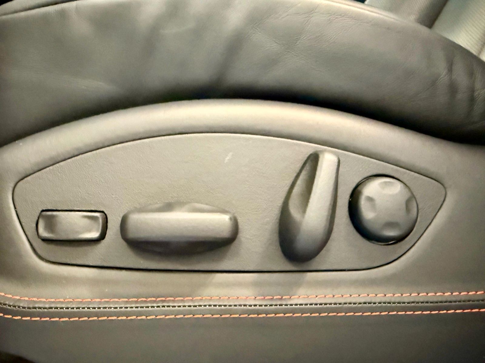 Fahrzeugabbildung Porsche Macan S Burmester/ACC/Luftfederung/Panorama/21"