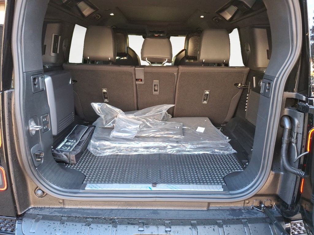 LAND-ROVER Defender 2026