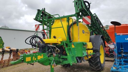 John Deere M740i