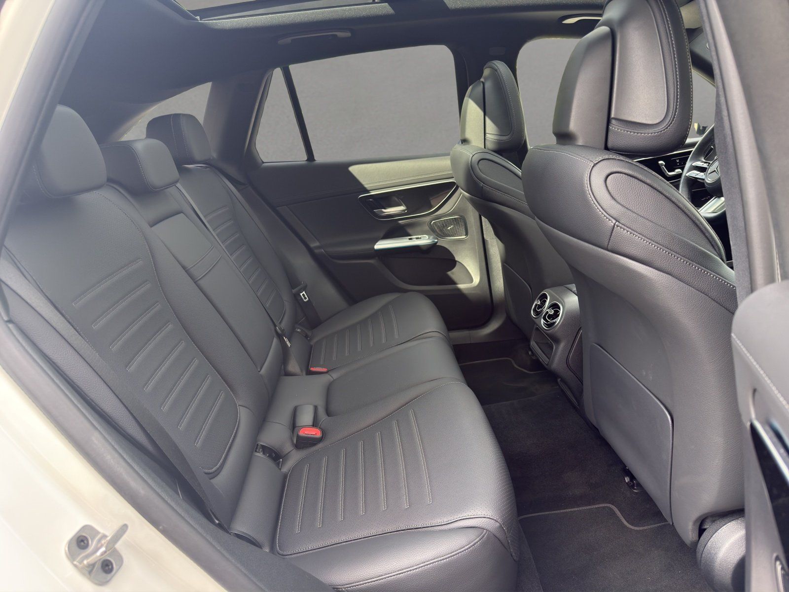 Fahrzeugabbildung Mercedes-Benz GLC300de AMG Advan+ AHK Pano DISTR Sitzklim Memo
