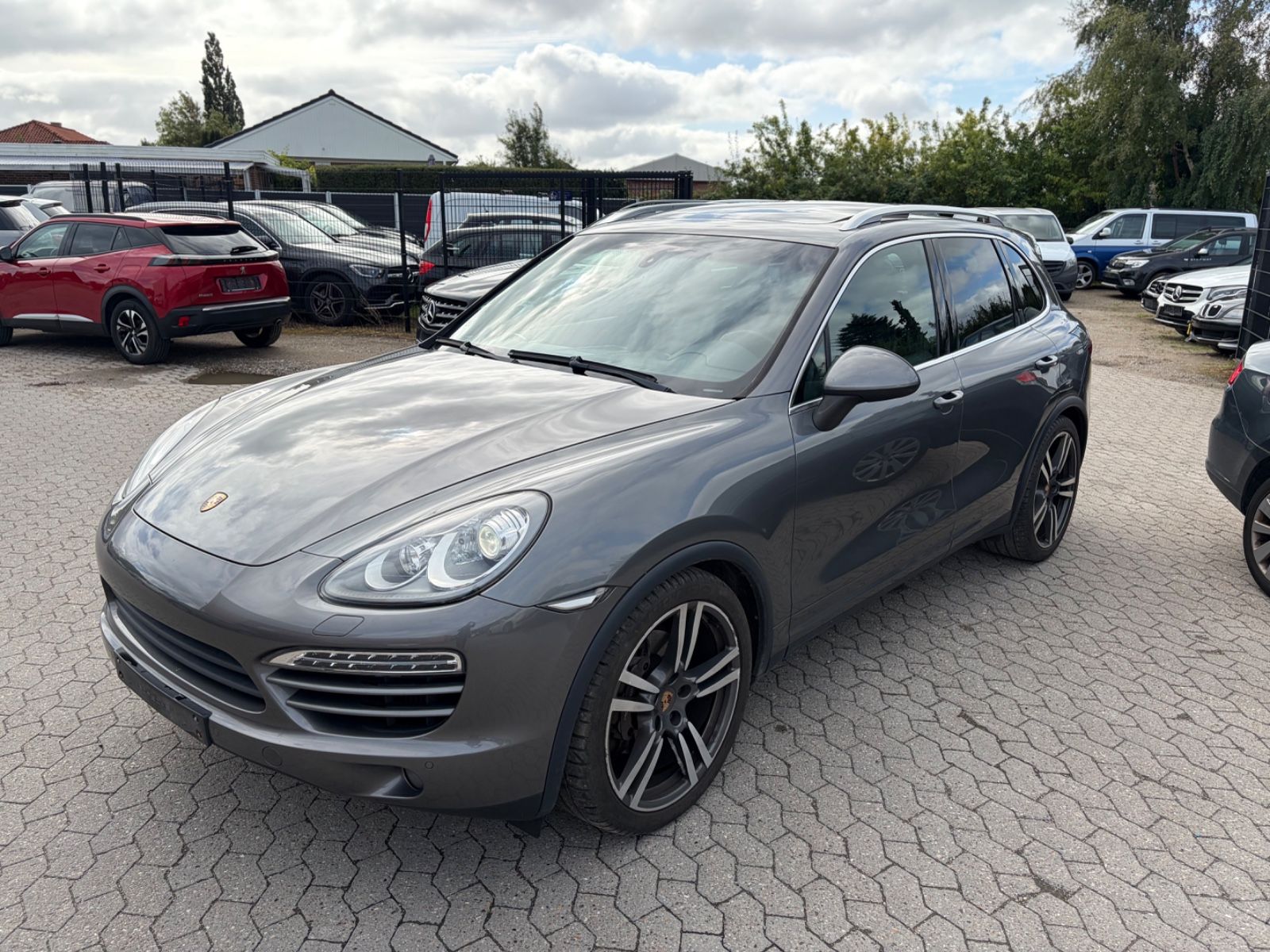 Porsche Cayenne - 1
