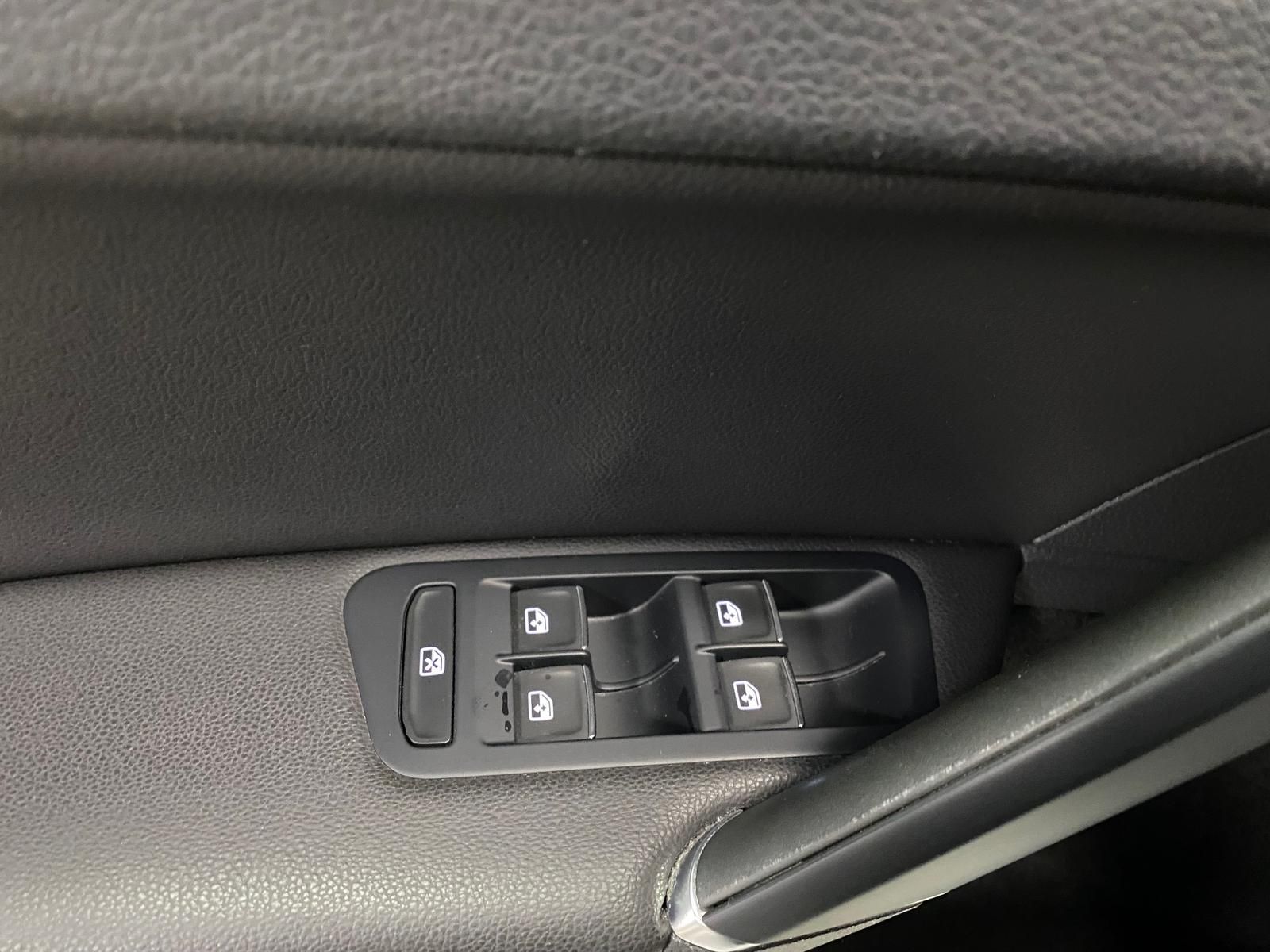 Fahrzeugabbildung Volkswagen Golf 1.4 16V TSI 1395 ccm Highline PDC+NAVI+ACC+