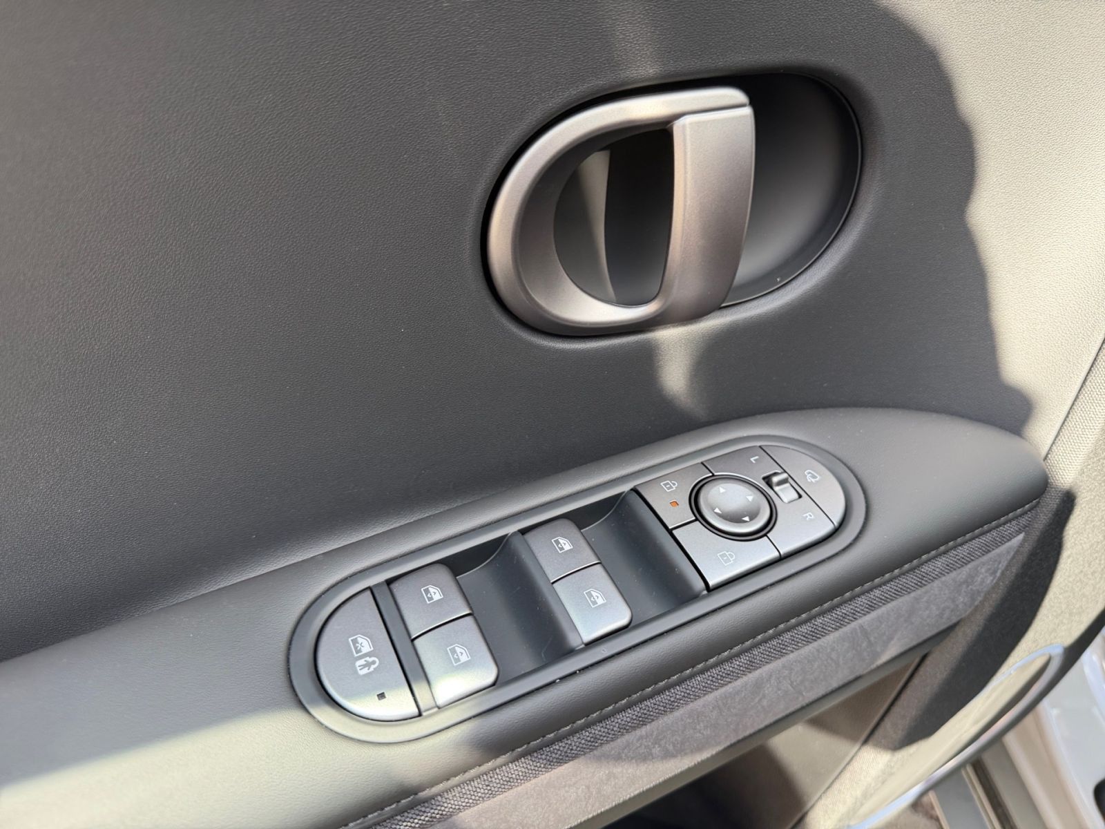 Fahrzeugabbildung Hyundai IONIQ 5 Uniq Elektro 84 kWh 4WD Park-Paket