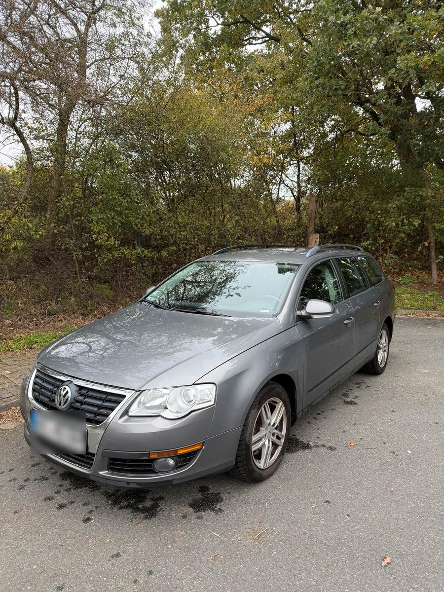 Volkswagen Passat 2005 — rear view