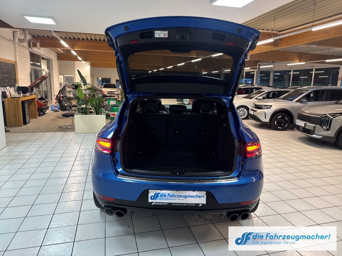 Fahrzeugabbildung Porsche Macan S El. Panodach Navi Memory Sitze Soundsyst