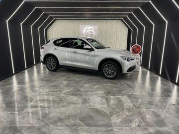 Alfa-Romeo Stelvio - 2