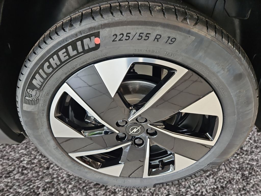 Fahrzeugabbildung Opel Grandland 1.2 DI Hybrid 48 V AT GS