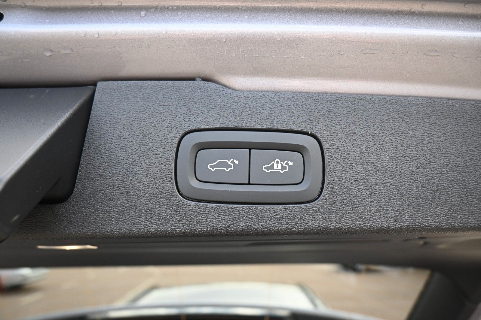 Fahrzeugabbildung Volvo V60 B4 Benzin DKG Plus Dark*FSHZG*360°*ACC