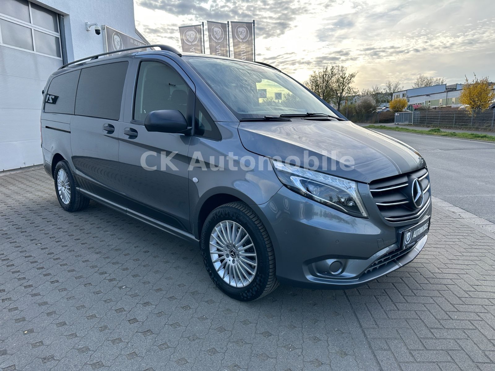 Fahrzeugabbildung Mercedes-Benz Vito 124 Mixto 4x4 lang/5Sitze/Navi/LED/Kam./AHK