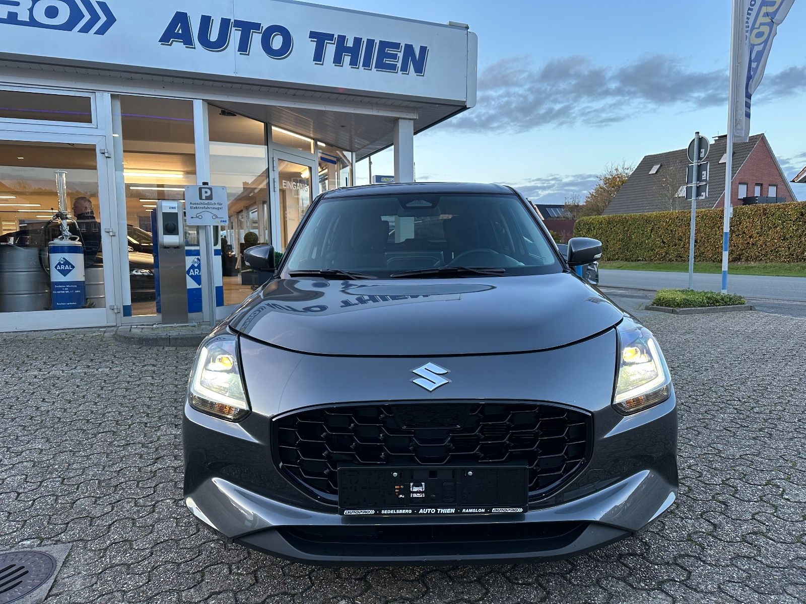 Fahrzeugabbildung Suzuki Swift 1.2 Dualjet Hybrid Comfort+ ACC/Navi/LED