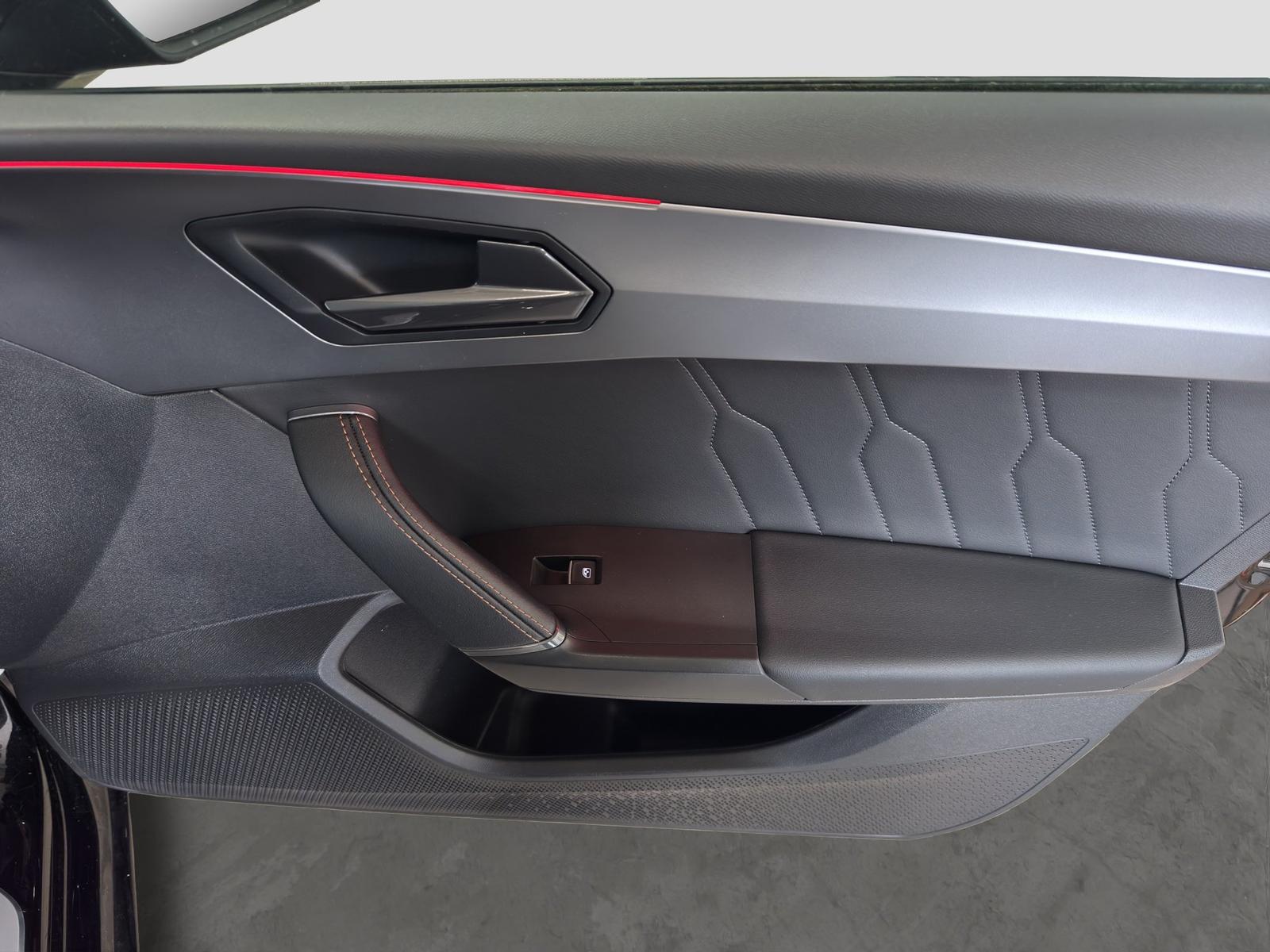 Cupra Leon 1.4 e-Hybrid DSG VZ LED NAVI 19-ALU KEYLESS