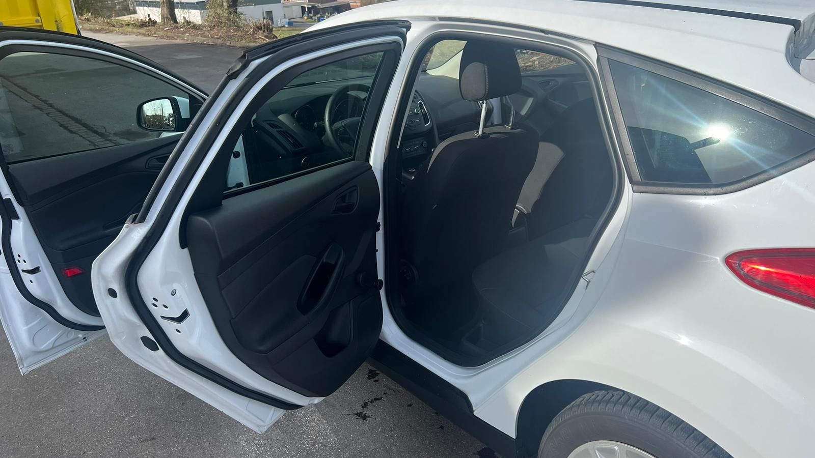 FORD Focus 1,6 Ti-VCT Lim. Ambiente PDC Klima Servo