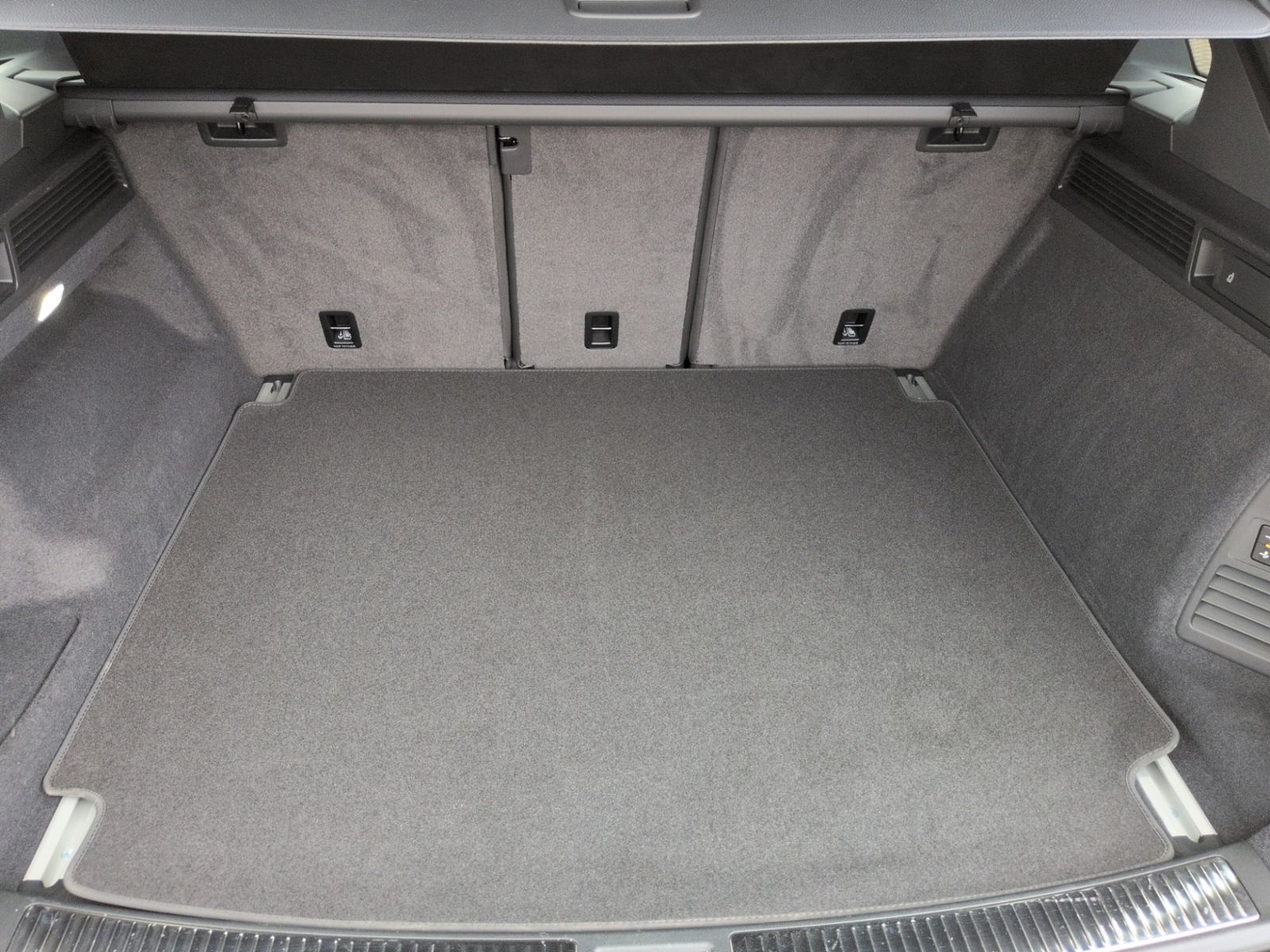 Touareg 3.0 TDI 4M R-LINE BLACK STYLE AHK+PANO