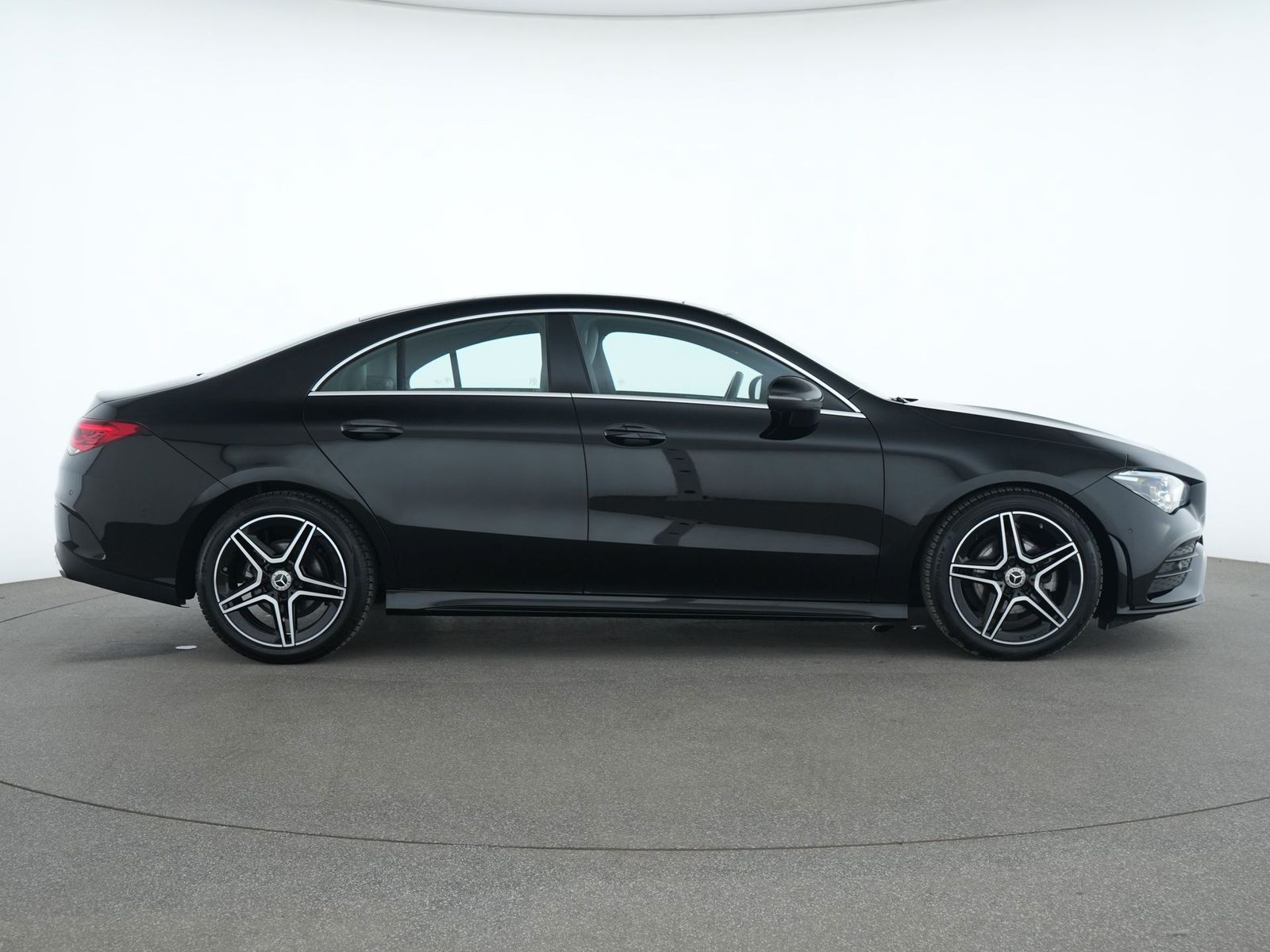 Mercedes-Benz CLA 180 AMG Line Navi Panoramadach Kamera Kessy foto 5